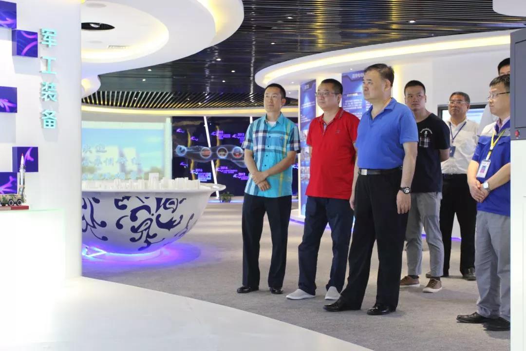 会议结束后,王郡里理事长对泰豪三十多年来发展历程及军工机电,电网